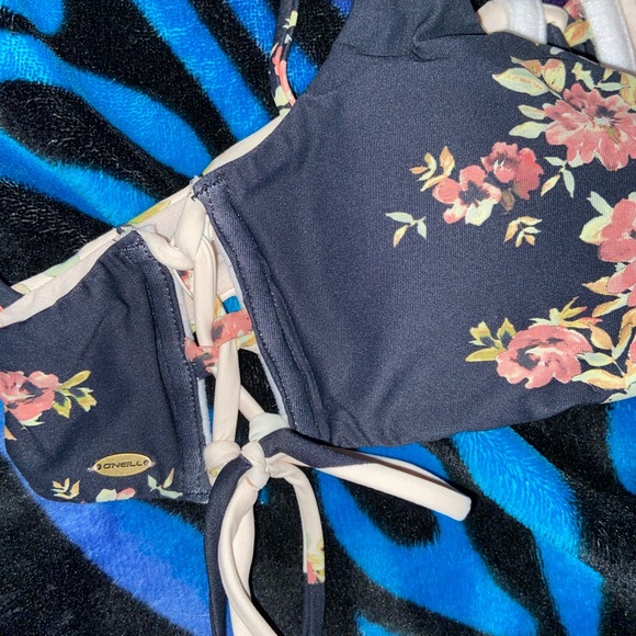 O’Neill castaway bikini top💕💕 - Picture 5 of 11